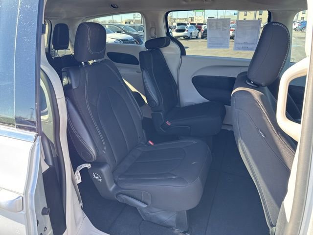 Used 2024 Chrysler Voyager LX image 21