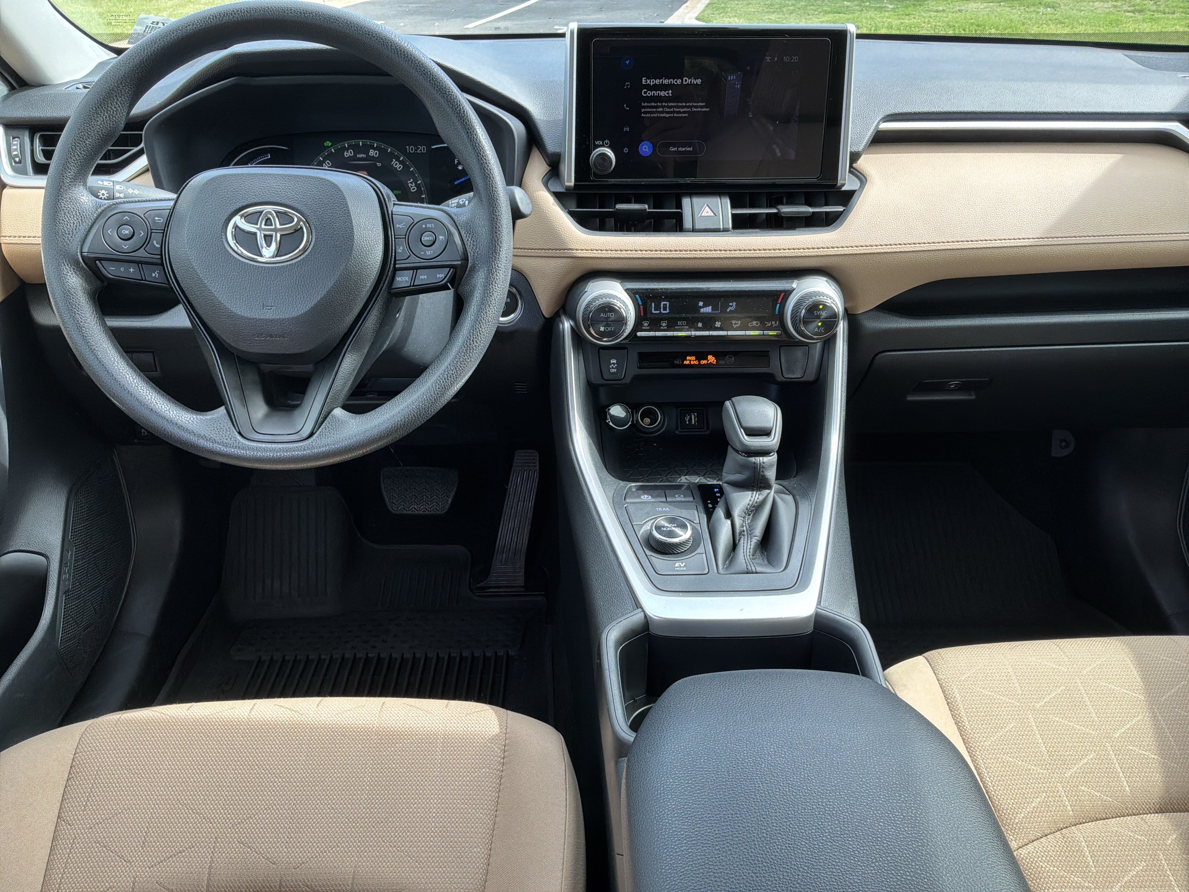 Used 2025 Toyota RAV4 XLE AWD/4WD image 28