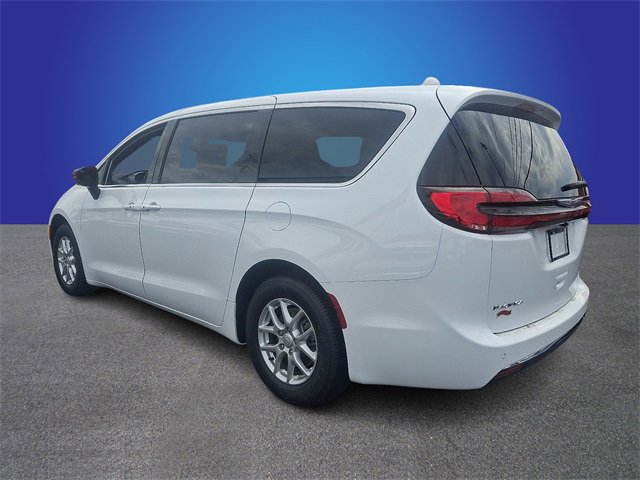New 2026 Chrysler Pacifica Select image 4