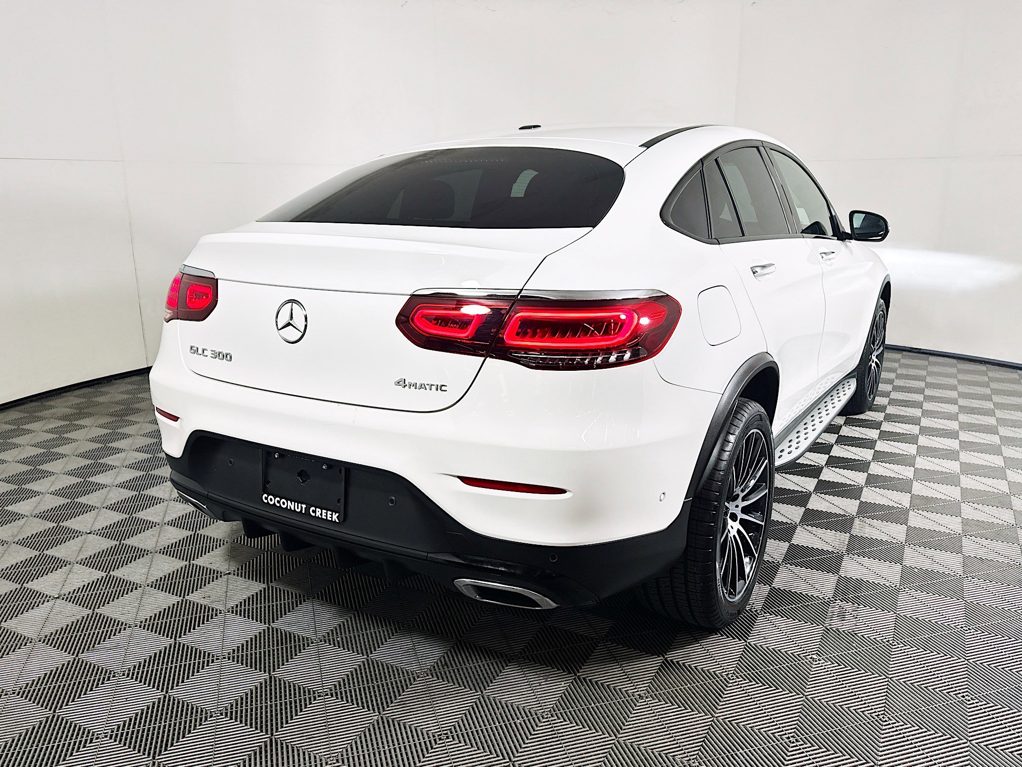 Used 2023 Mercedes-Benz GLC 300 4MATIC Coupe image 3