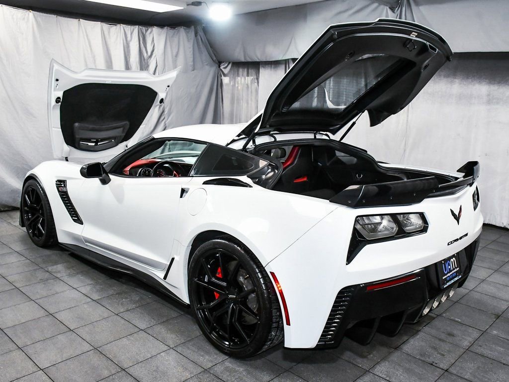 Used 2015 Chevrolet Corvette Z06 w/ 3LZ Preferred Equipment Group image 64