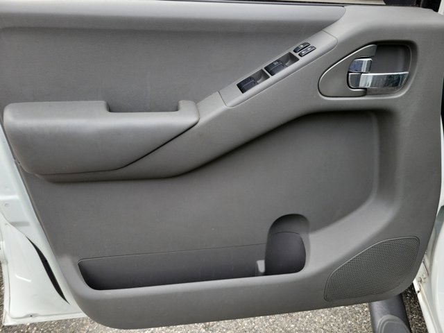 Used 2014 Nissan Frontier SV image 15