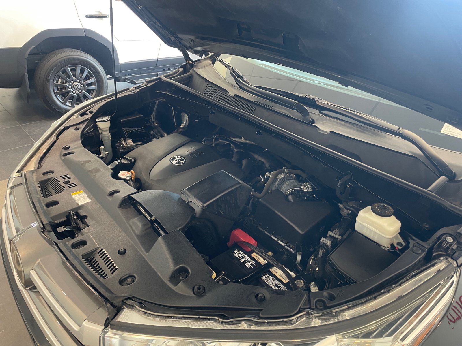 Used 2019 Toyota Highlander XLE FWD image 22