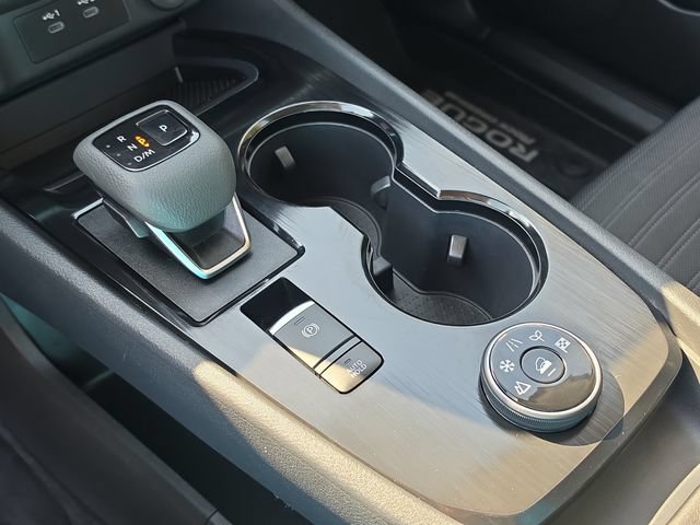 Certified 2025 Nissan Rogue SV AWD/4WD image 27