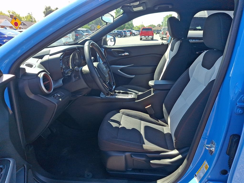 Used 2024 Chevrolet Trax RS FWD image 15