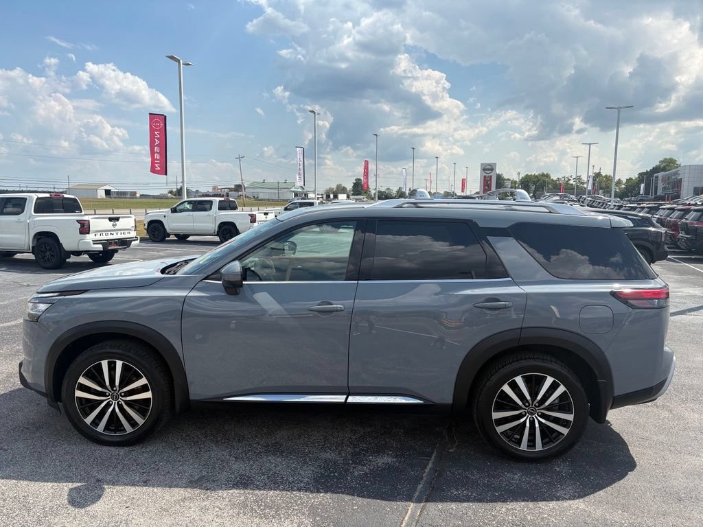 Used 2023 Nissan Pathfinder Platinum w/ Cargo Package AWD/4WD image 12