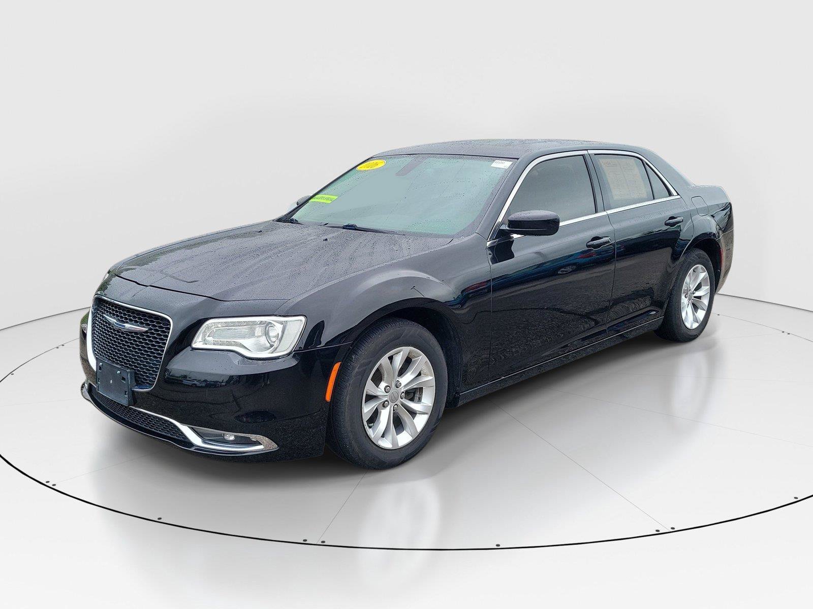 Used 2016 Chrysler 300 Limited RWD image 2