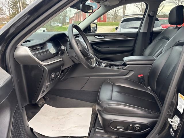 Used 2023 Jeep Grand Cherokee L Limited w/ Black Appearance Package image 17