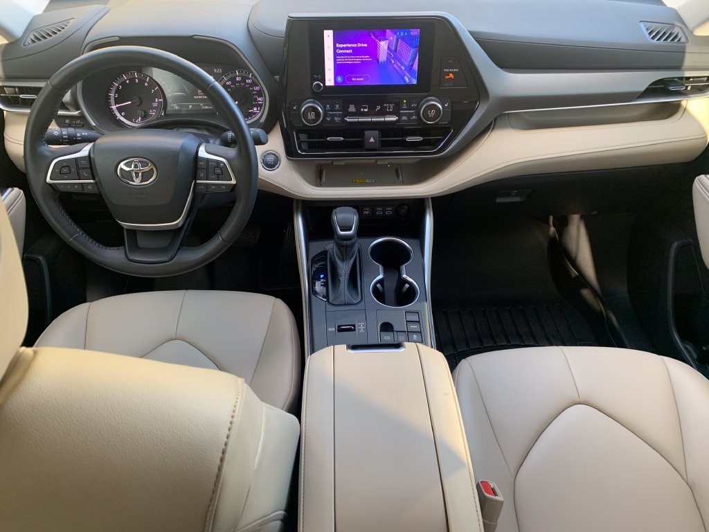 Used 2023 Toyota Highlander XLE FWD image 16