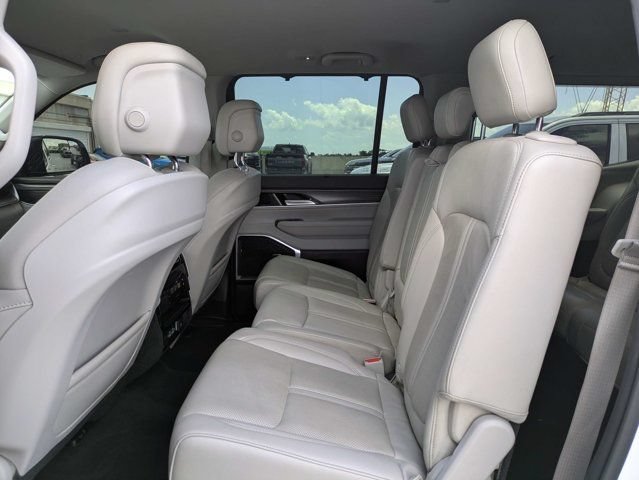 Certified 2023 Jeep Wagoneer Series III w/ Convenience Group I RWD image 14