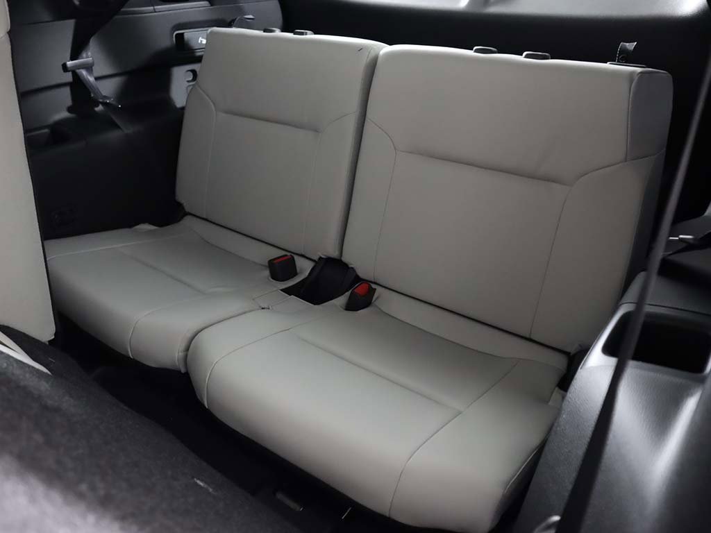 New 2025 Mitsubishi Outlander AWD image 36