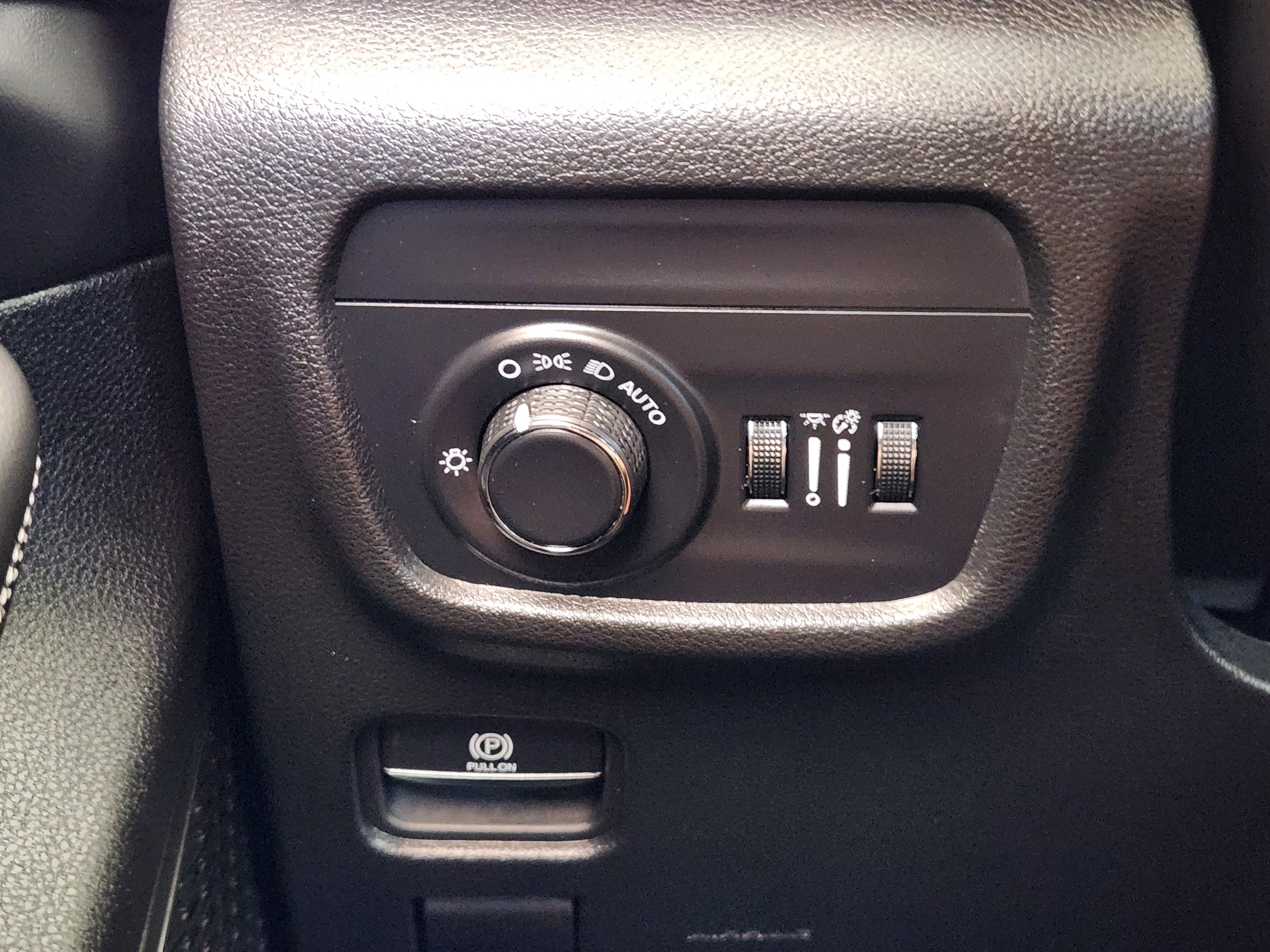 Used 2025 Jeep Grand Cherokee Laredo X image 22