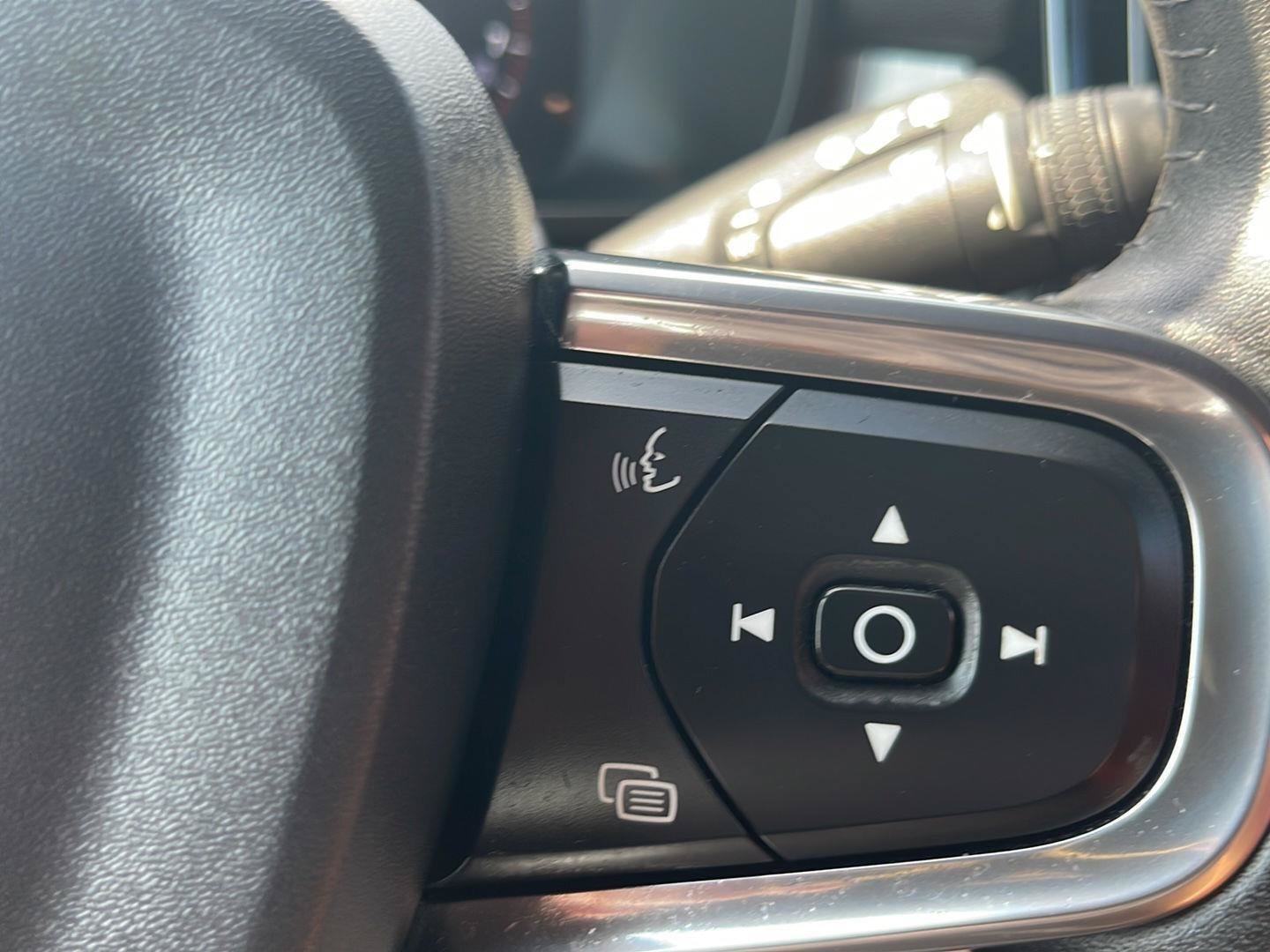 Used 2019 Volvo XC40 T5 Momentum AWD/4WD image 25