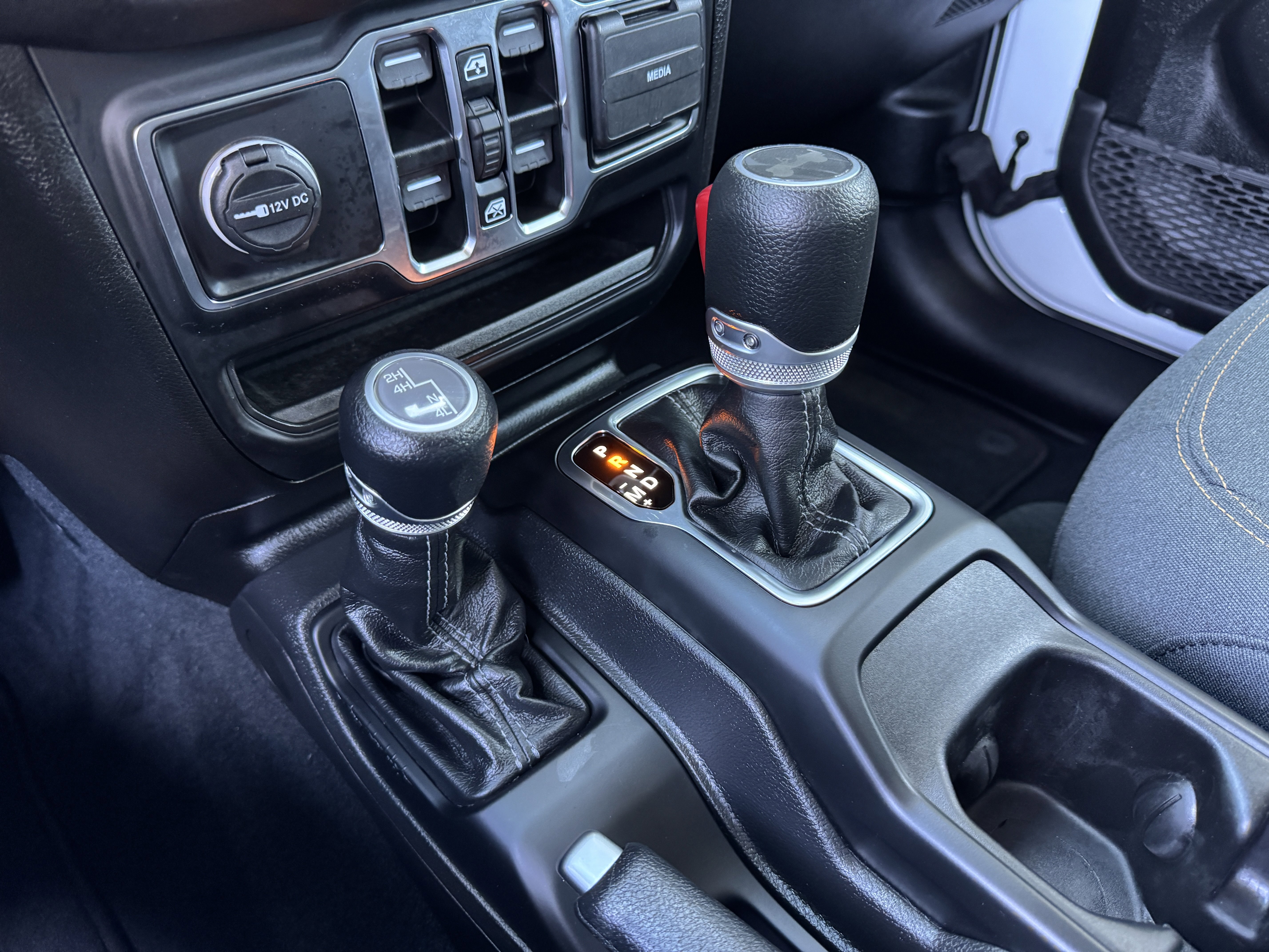 Used 2024 Jeep Wrangler Unlimited Sport AWD/4WD image 28