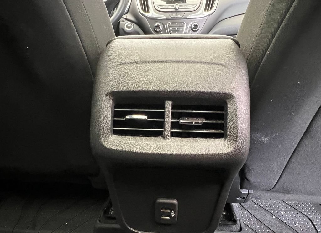 Used 2024 Chevrolet Equinox LT FWD image 9