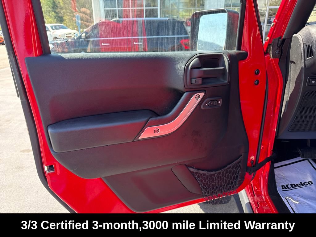 Used 2015 Jeep Wrangler Unlimited Rubicon w/ Connectivity Group image 12
