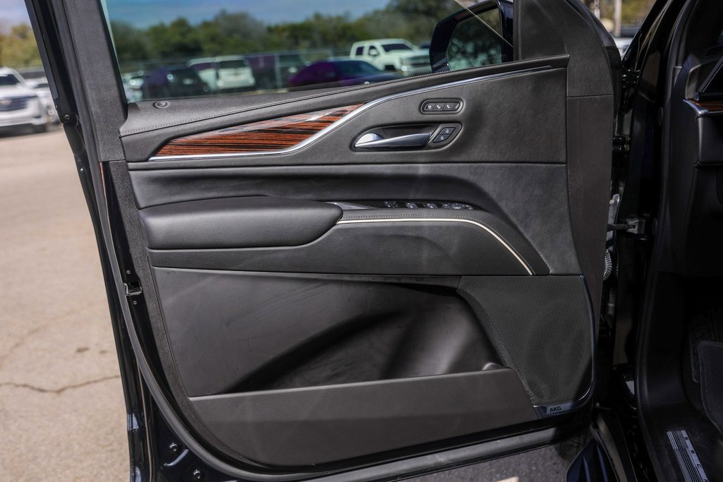 Used 2024 Cadillac Escalade Premium Luxury image 24