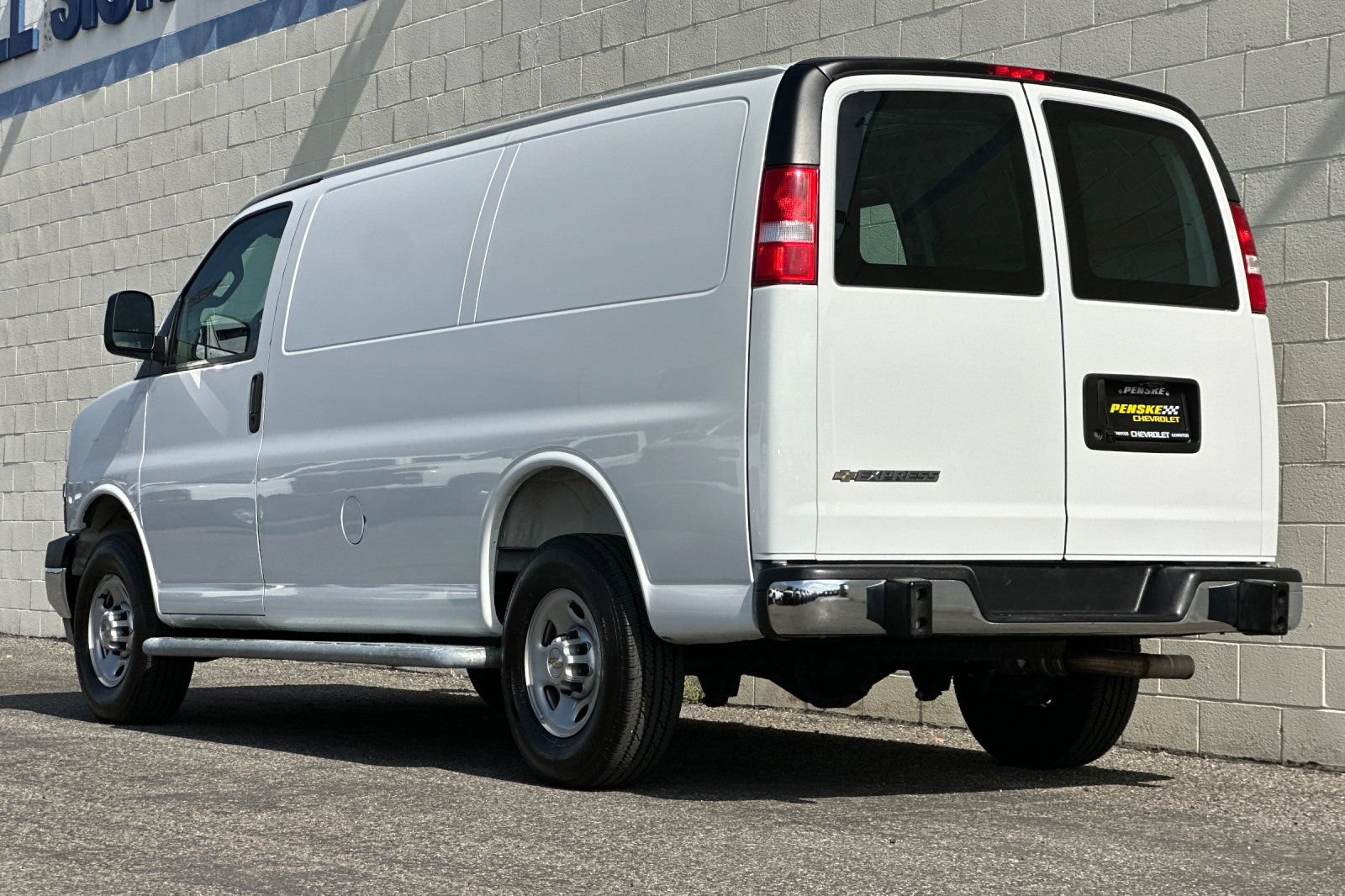 Used 2025 Chevrolet Express 2500 w/ Driver Convenience Package RWD image 6