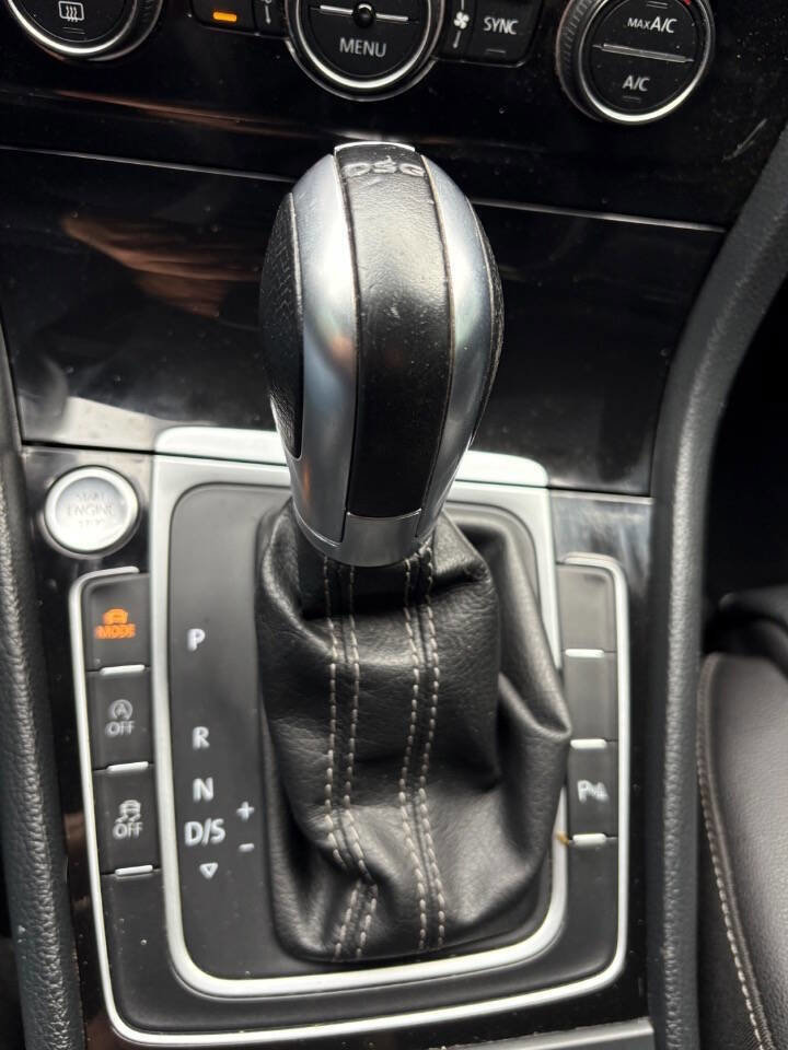 Used 2018 Volkswagen Golf R 4-Door image 12