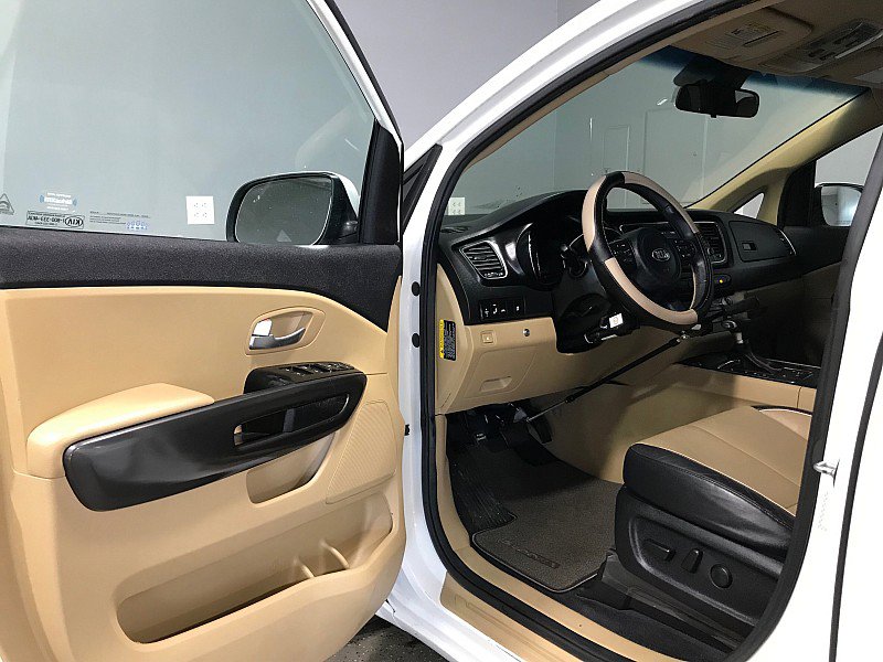 Used 2017 Kia Sedona LX w/ LX Essentials Premium Package FWD image 10