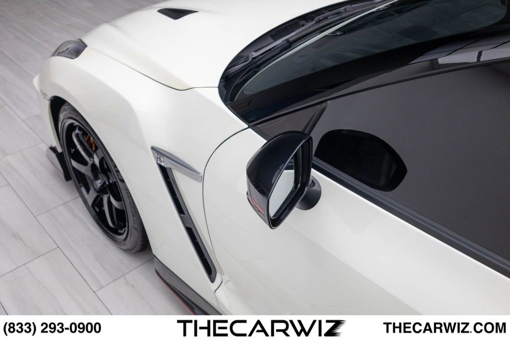 Used 2018 Nissan GT-R NISMO AWD/4WD image 14
