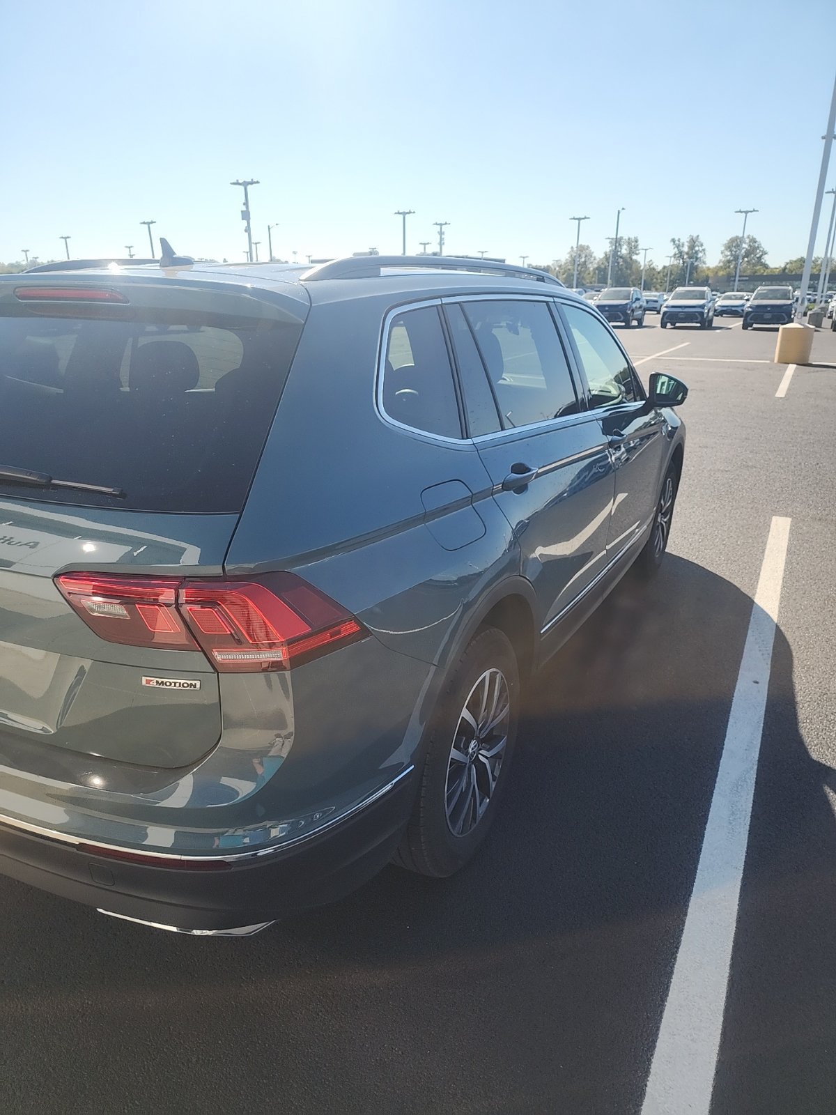 Used 2020 Volkswagen Tiguan SE w/ Panoramic Sunroof Package AWD/4WD image 6