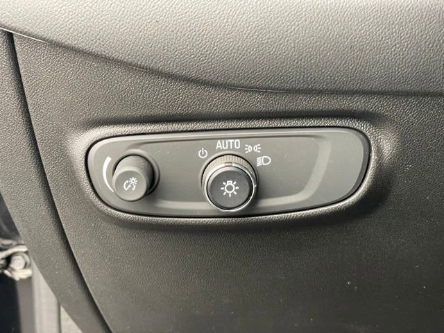 Used 2021 Chevrolet Equinox LS image 14