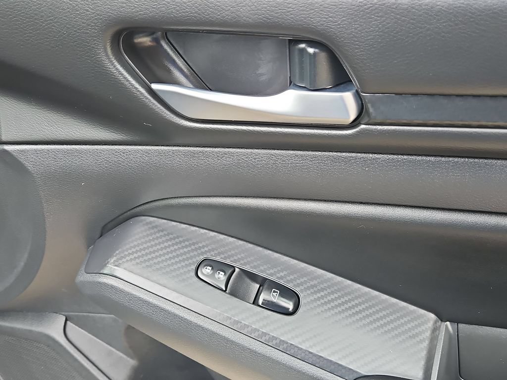 Used 2025 Nissan Altima 2.5 SV FWD image 34