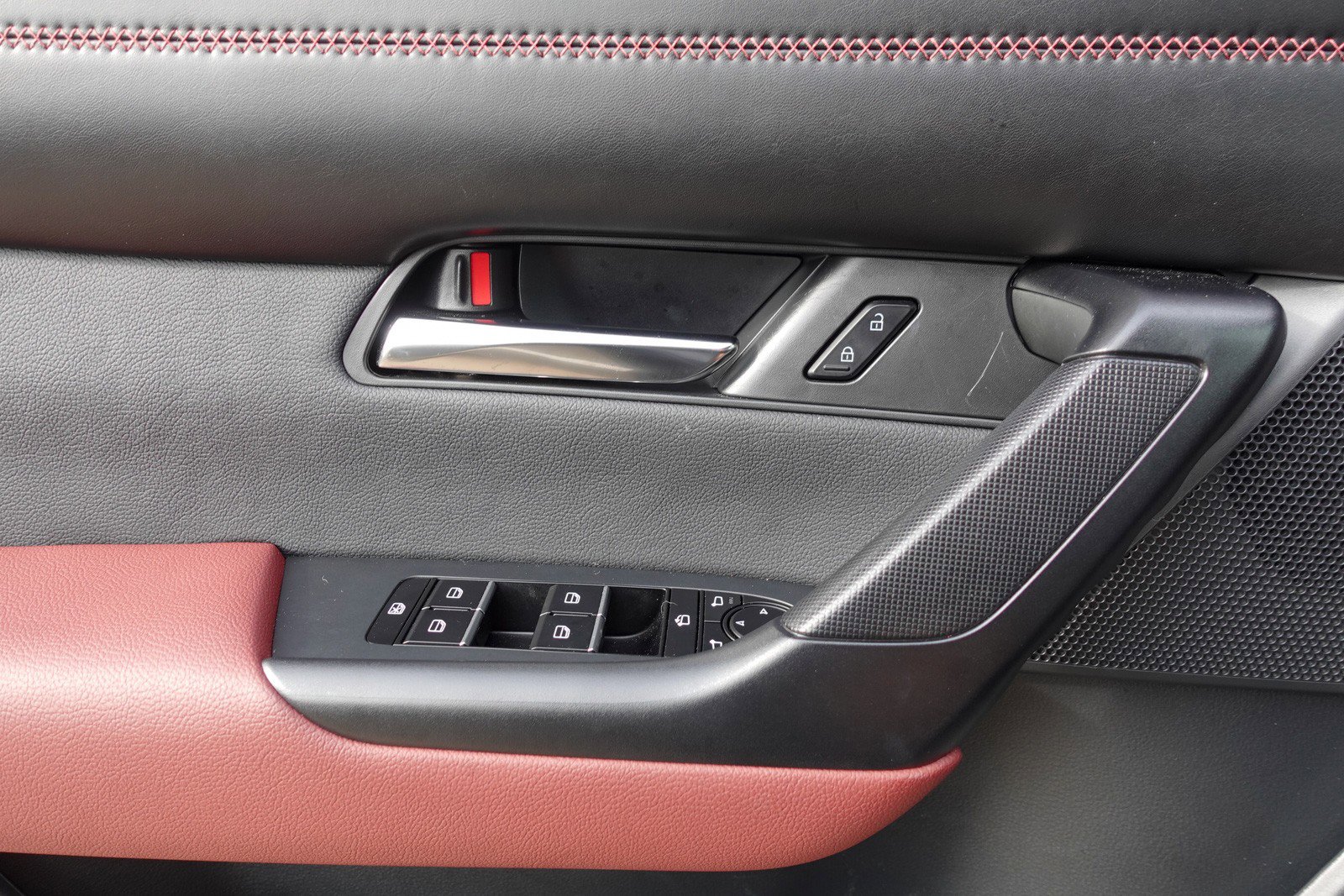 Certified 2025 MAZDA CX-50 2.5 Hybrid w/ Premium Plus Pkg image 12