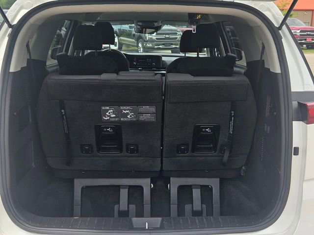 Used 2023 Kia Carnival LX image 10