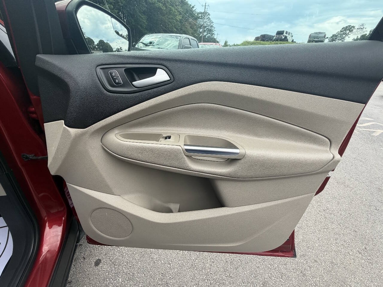 Used 2018 Ford Escape SE w/ SE Sync 3 Package FWD image 16