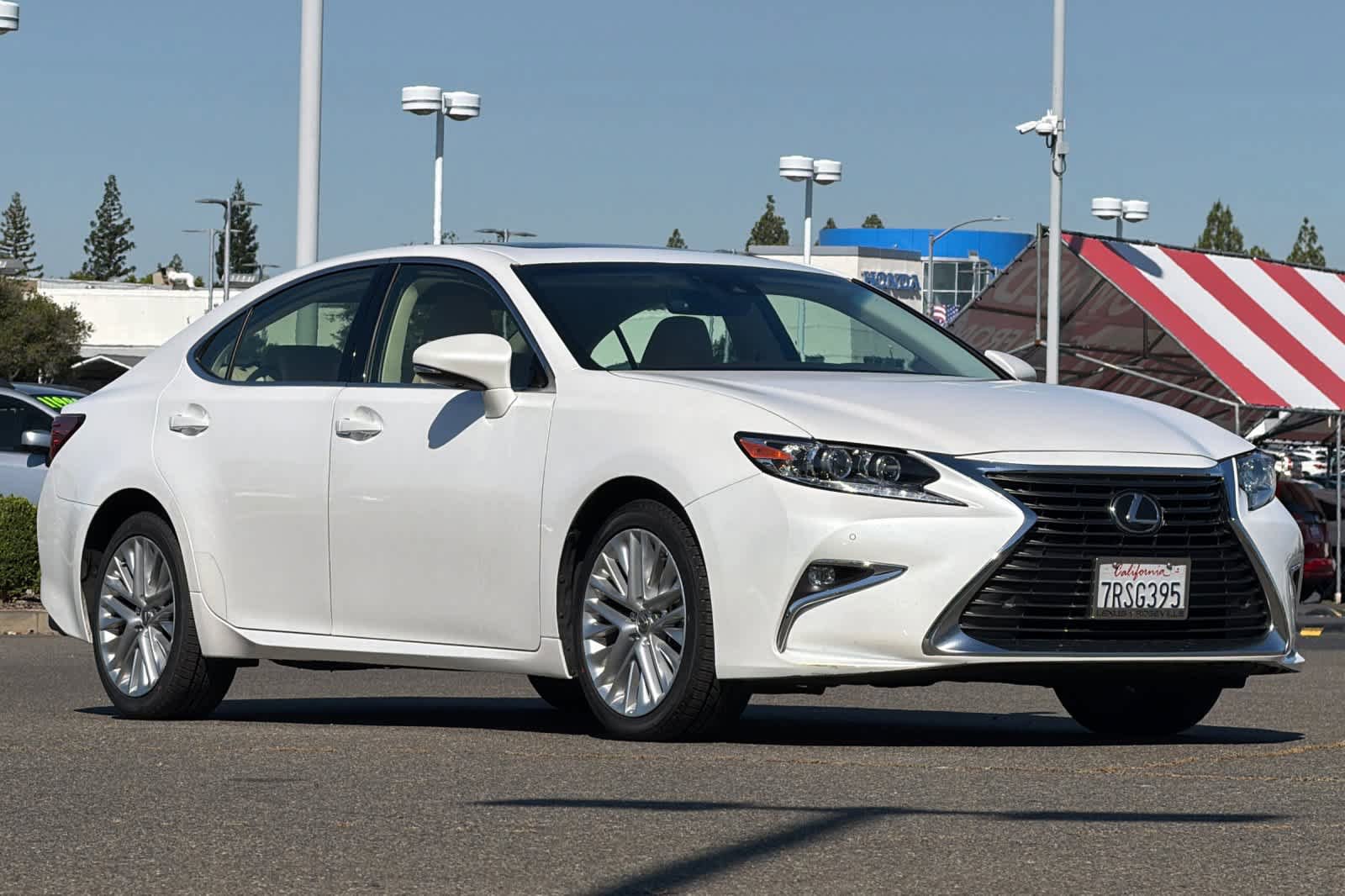 Used 2016 Lexus ES 350 w/ Luxury Package w/Wood Trim FWD image 5