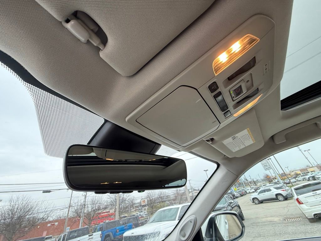 Used 2020 Toyota Highlander Limited image 23