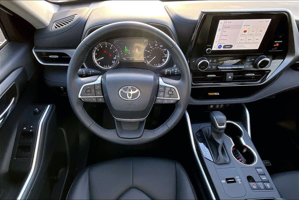 Used 2024 Toyota Highlander LE image 8