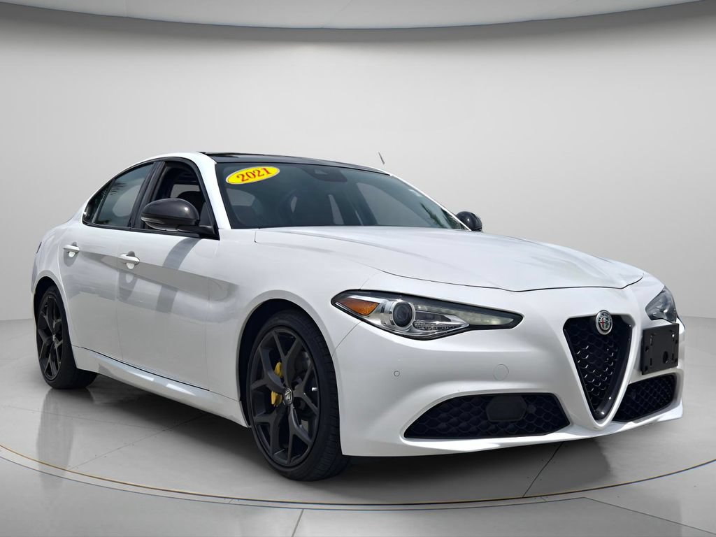 Used 2021 Alfa Romeo Giulia Ti w/ Nero Edizione RWD image 8