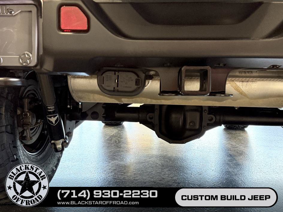 Used 2025 Jeep Wrangler Unlimited Rubicon w/ Convenience Group AWD/4WD image 12
