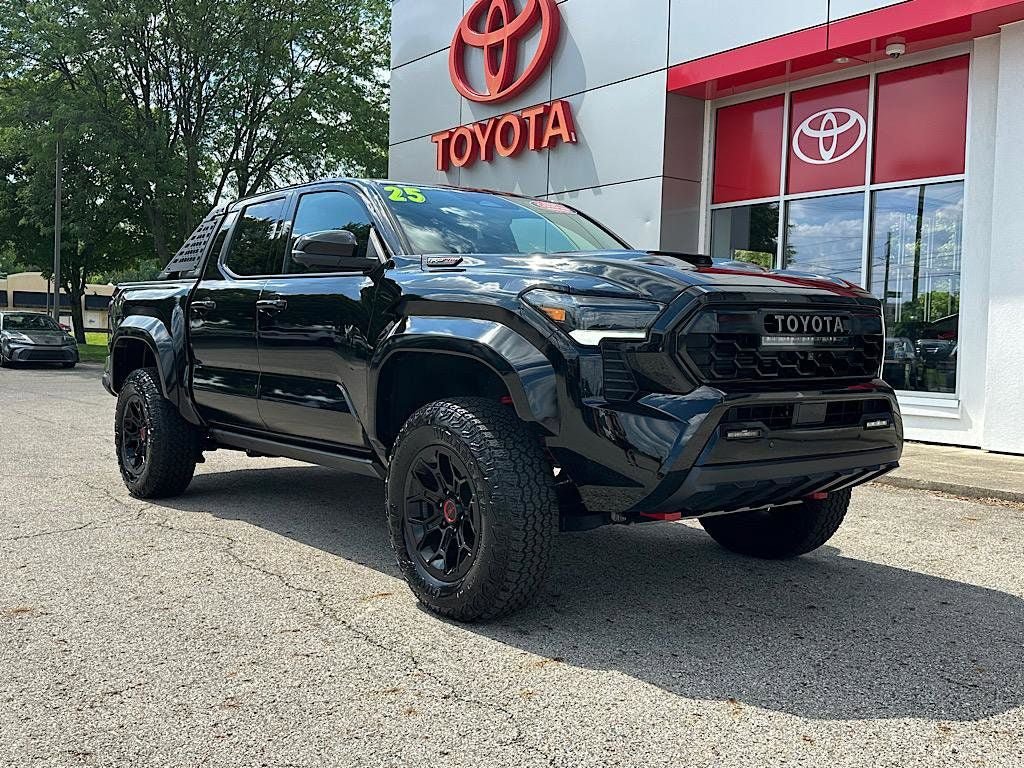 Used 2025 Toyota Tacoma TRD Pro AWD/4WD image 8