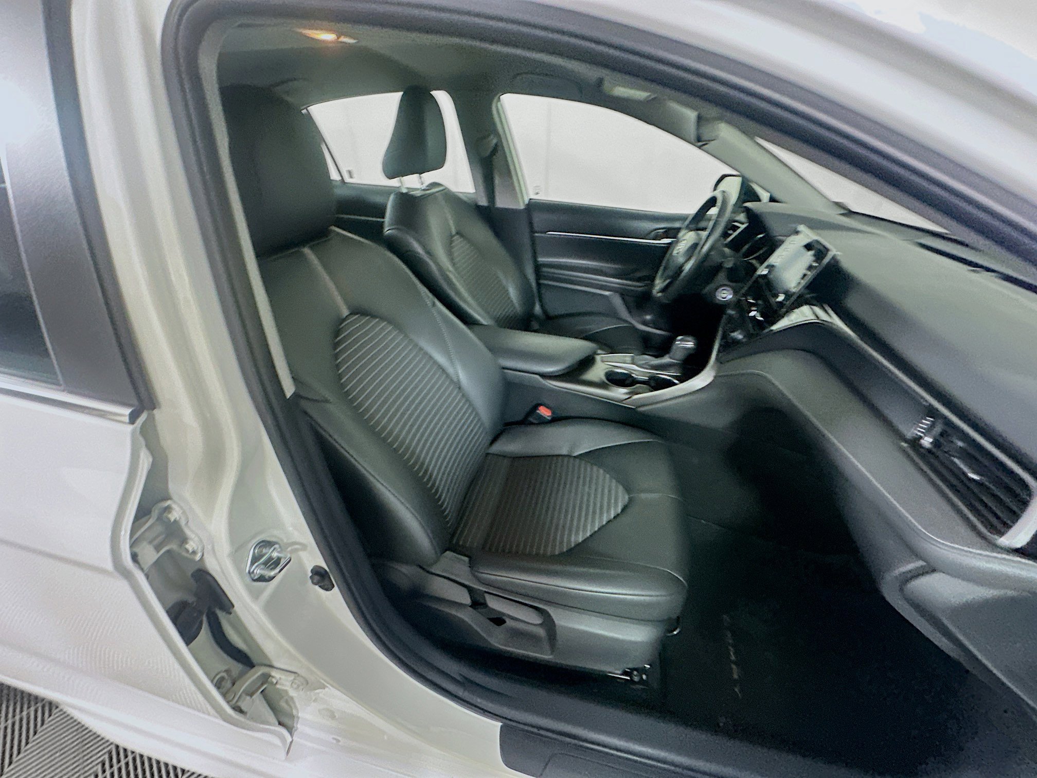 Used 2024 Toyota Camry SE FWD image 28