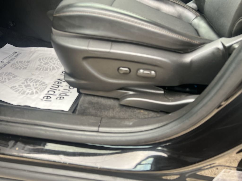 Used 2021 Chevrolet Trax LT w/ Redline Edition image 13