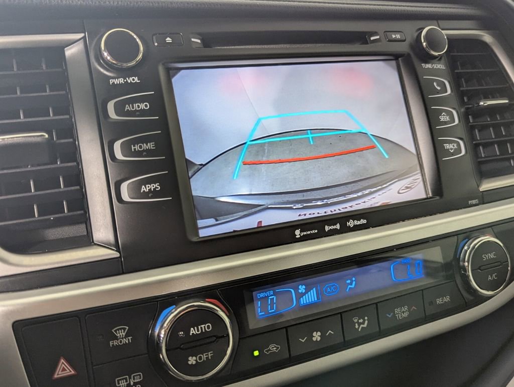 Used 2019 Toyota Highlander Plus FWD image 21
