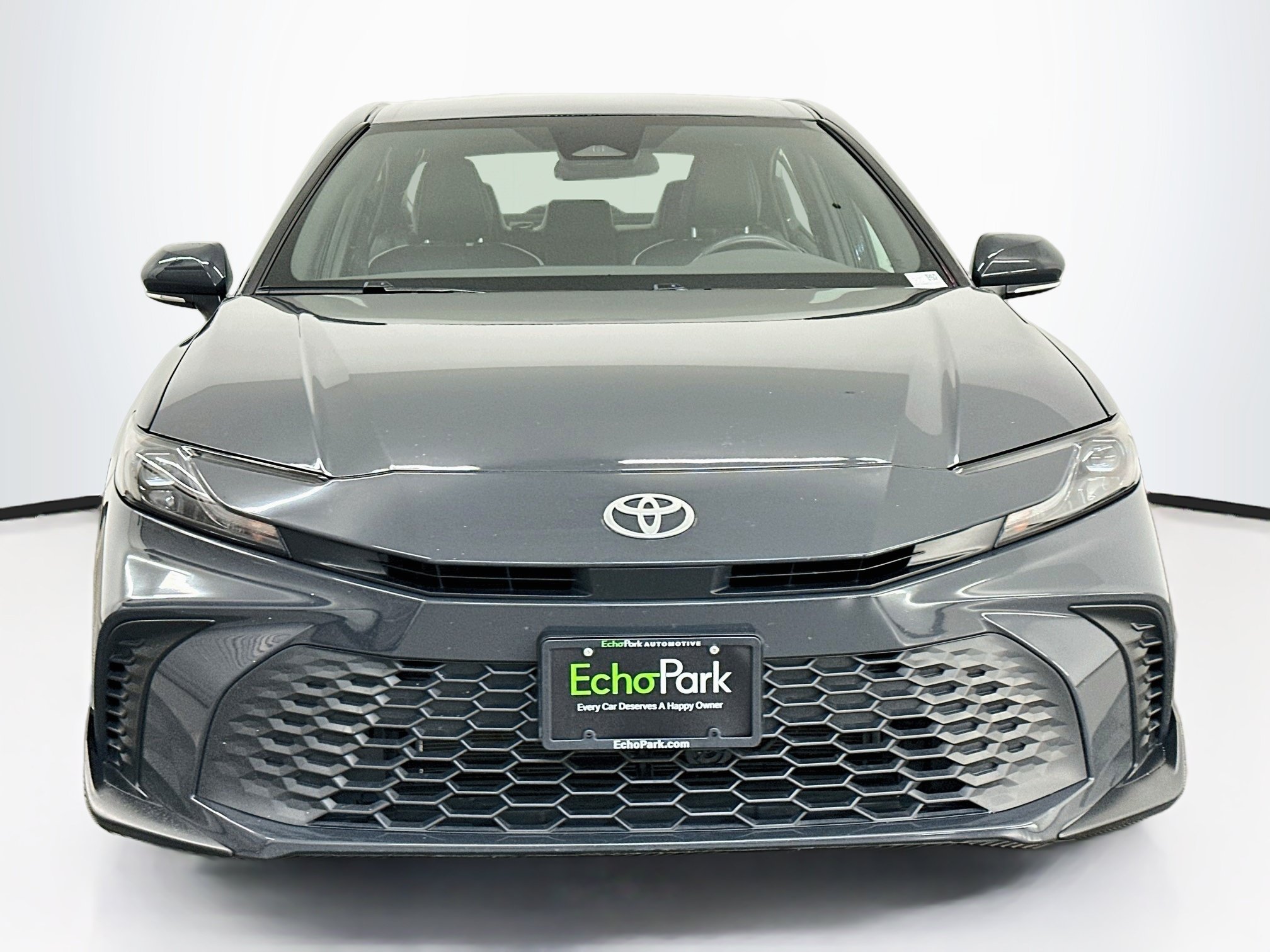 Used 2025 Toyota Camry SE FWD image 2