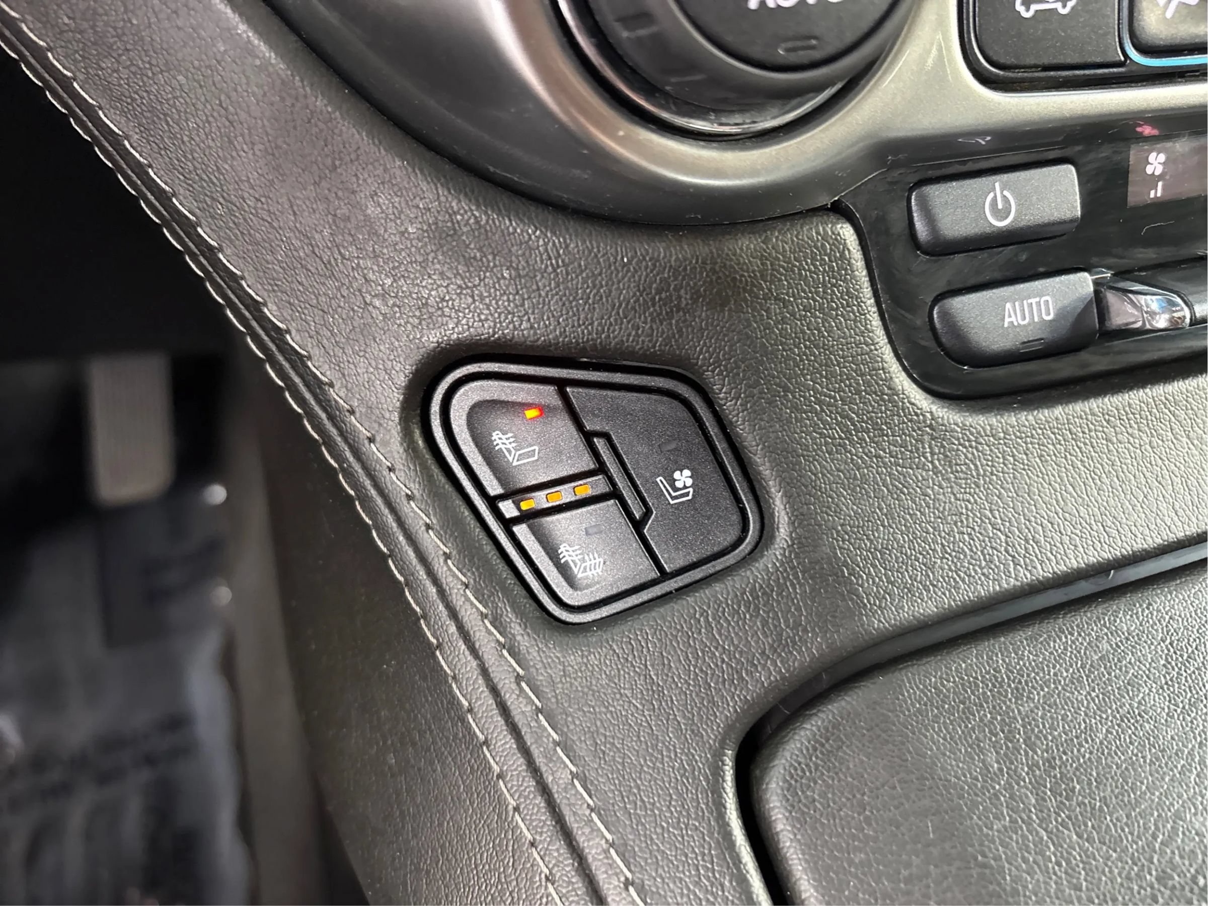 Used 2019 Chevrolet Suburban Premier AWD/4WD image 44