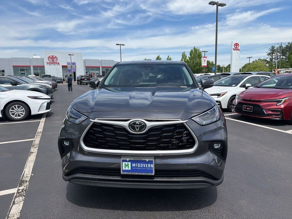 Certified 2024 Toyota Highlander LE AWD/4WD image 2
