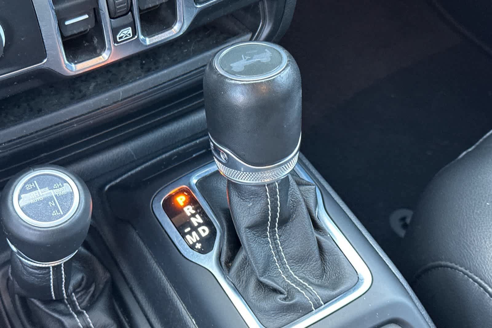 Used 2023 Jeep Wrangler Unlimited Sahara AWD/4WD image 23