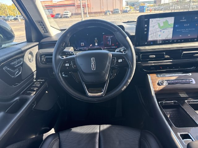 Used 2025 Lincoln Aviator Reserve w/ Jet Appearance Package AWD/4WD image 16