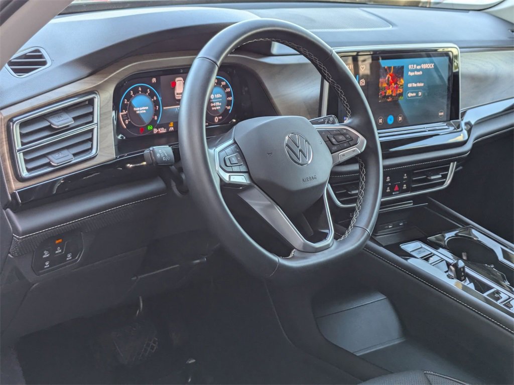 Used 2025 Volkswagen Atlas SE image 14