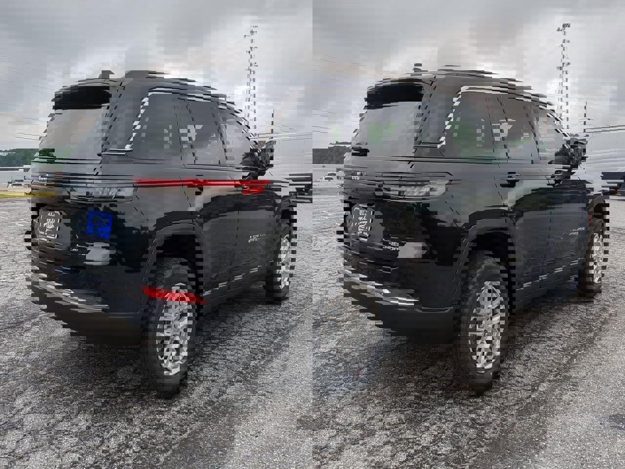 New 2025 Jeep Grand Cherokee Laredo X w/ Luxury Tech Group I image 3