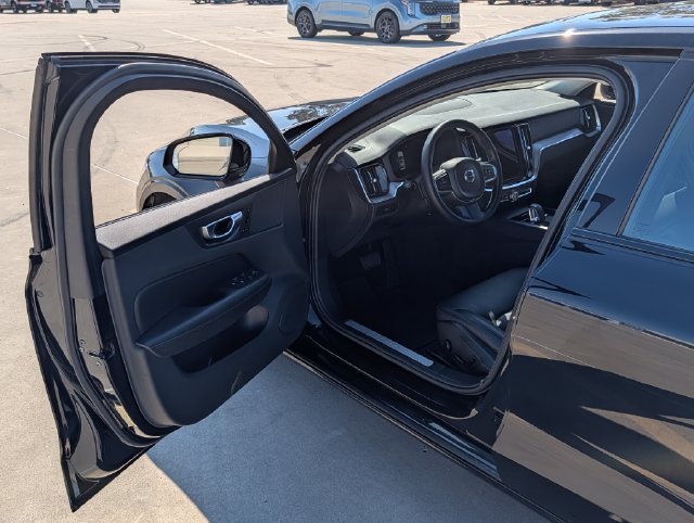 Used 2024 Volvo S60 B5 Core FWD image 34