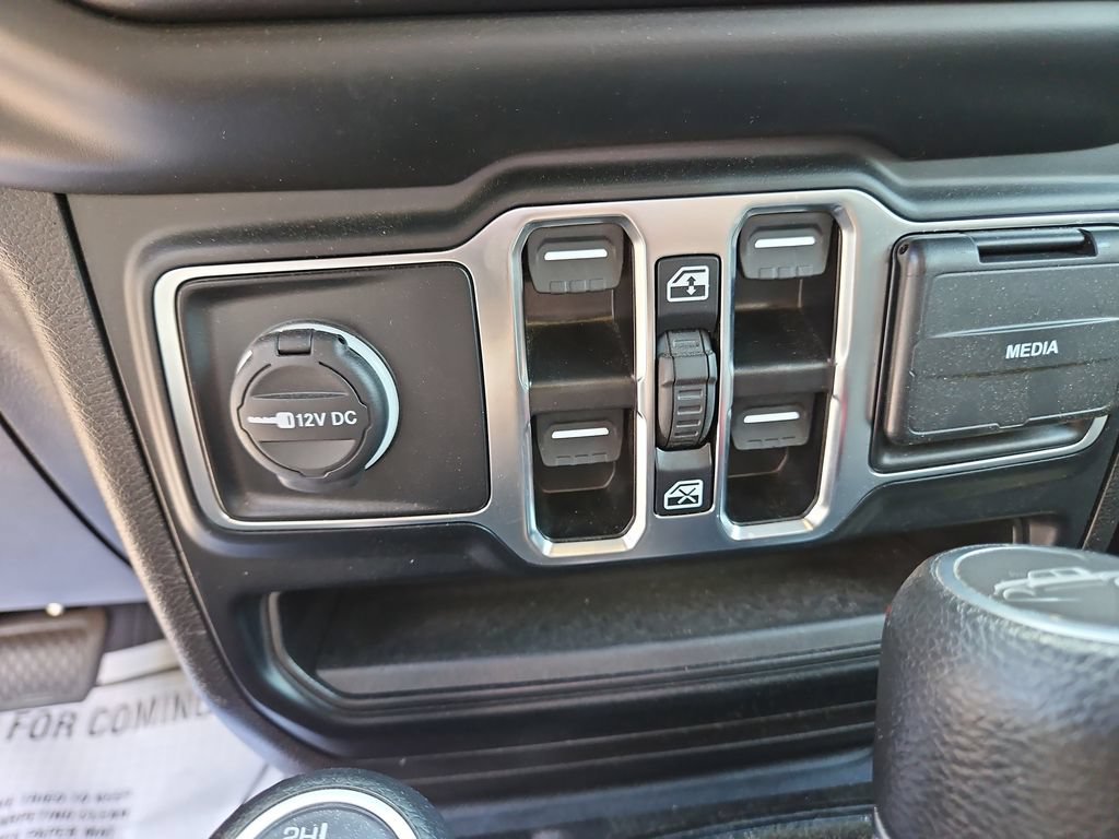 Used 2023 Jeep Gladiator Sport AWD/4WD image 12
