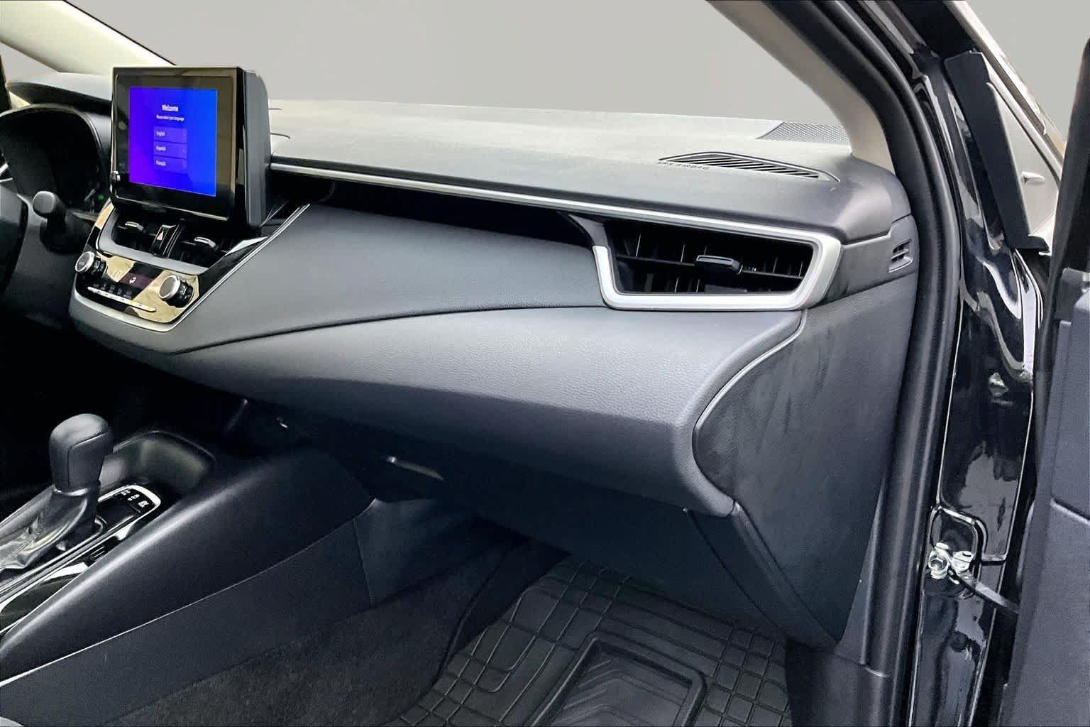 Used 2025 Toyota Corolla LE w/ Convenience Package FWD image 19